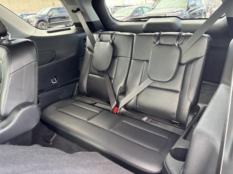 Ford Explorer Vehicle Image 13