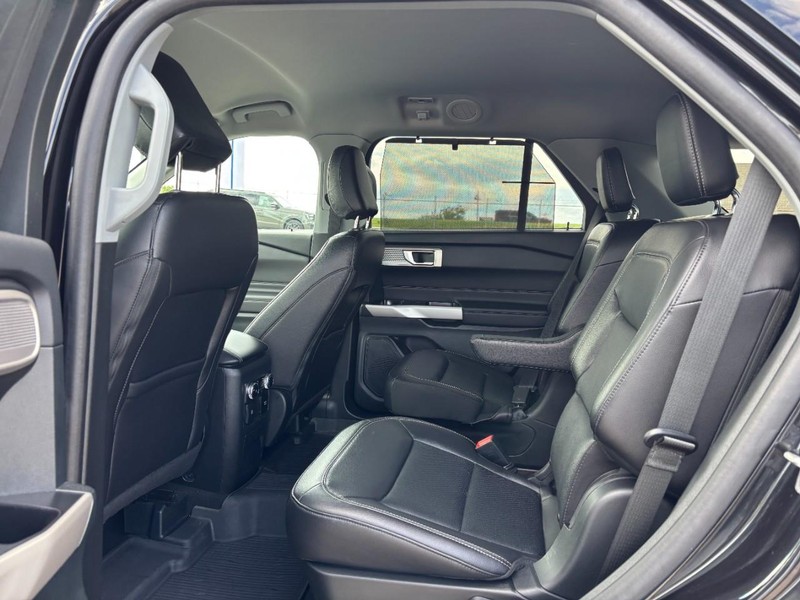 Ford Explorer Vehicle Image 14