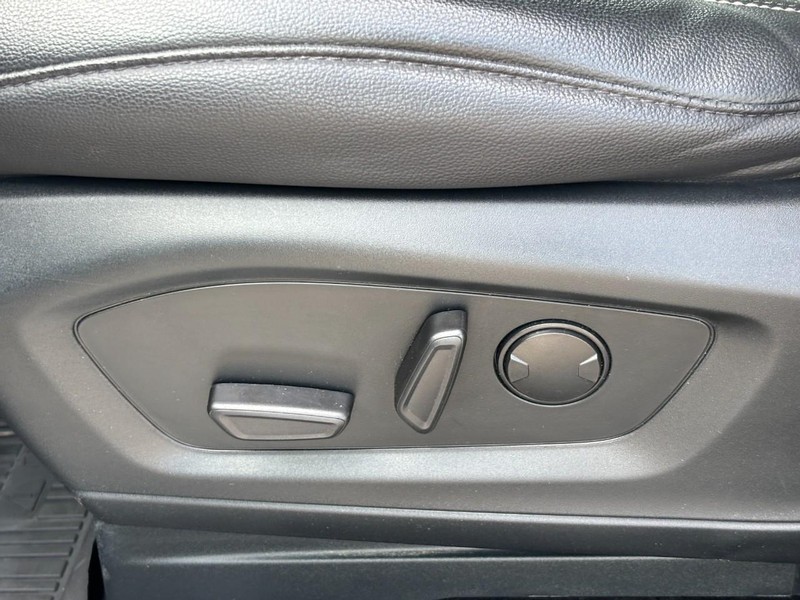 Ford Explorer Vehicle Image 18