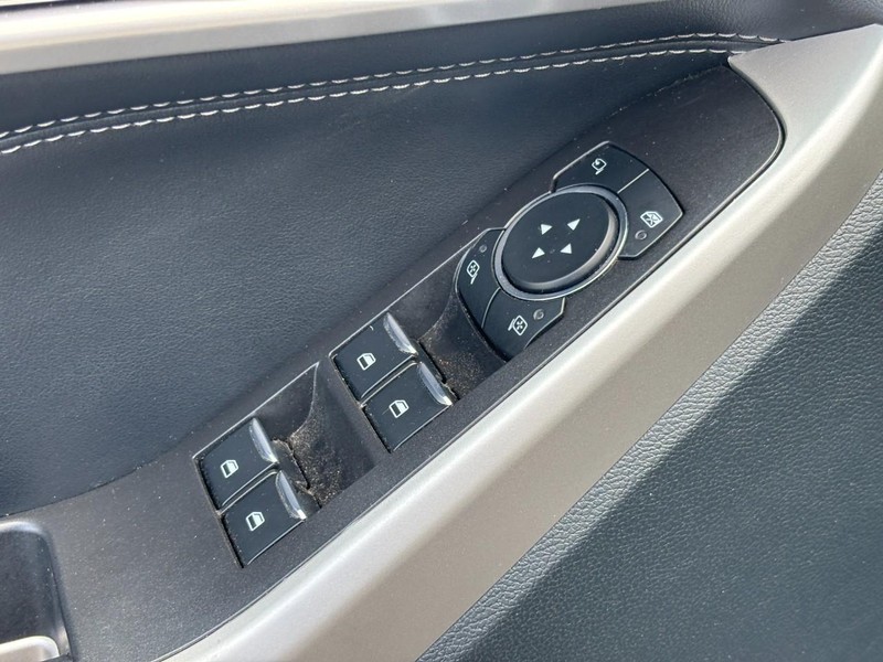 Ford Explorer Vehicle Image 19