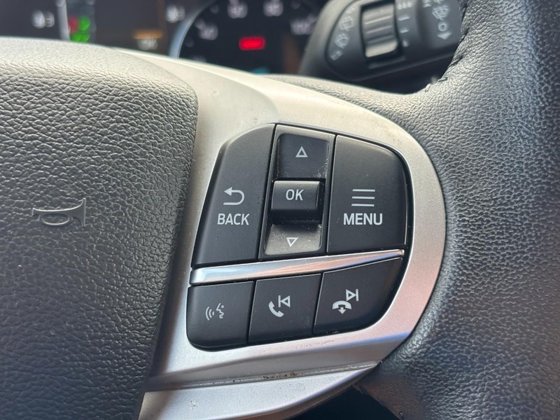 Ford Explorer Vehicle Image 21