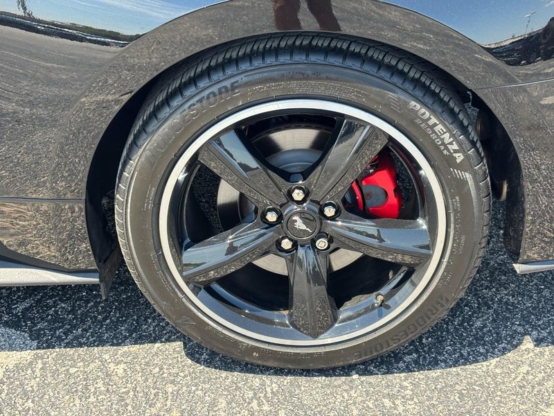 Ford Mustang Vehicle Full-screen Gallery Image 12