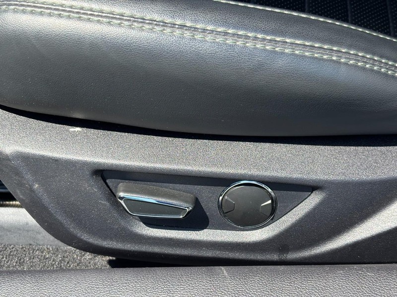 Ford Mustang Vehicle Full-screen Gallery Image 14