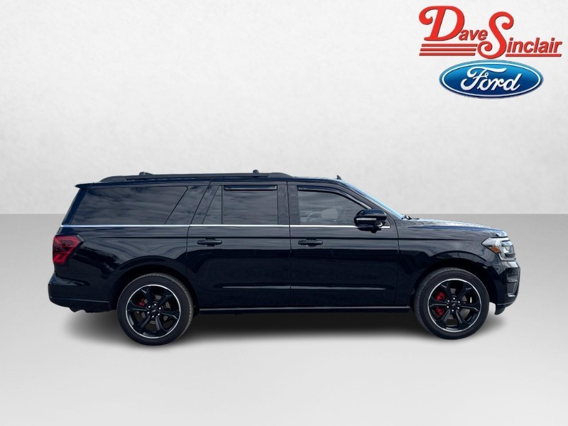 Ford Expedition Max Vehicle Full-screen Gallery Image 05