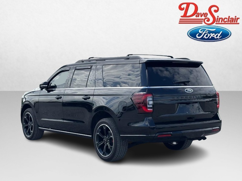 Ford Expedition Max Vehicle Full-screen Gallery Image 09
