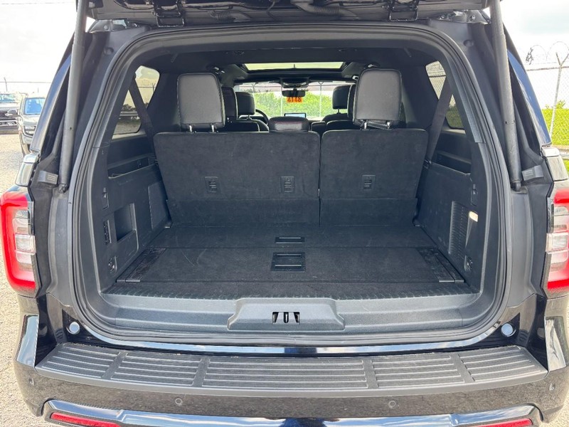 Ford Expedition Max Vehicle Full-screen Gallery Image 11