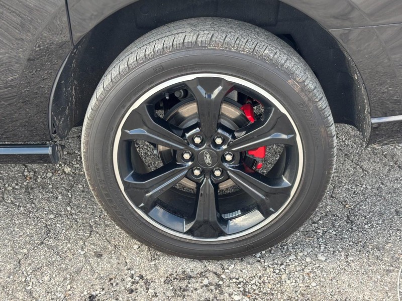 Ford Expedition Max Vehicle Full-screen Gallery Image 12