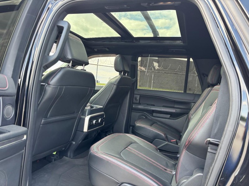 Ford Expedition Max Vehicle Full-screen Gallery Image 14