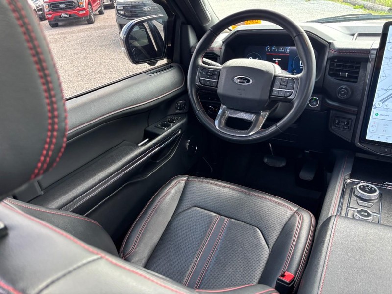 Ford Expedition Max Vehicle Full-screen Gallery Image 15