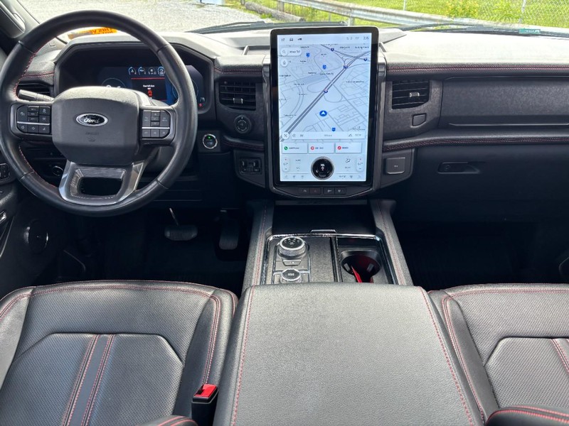 Ford Expedition Max Vehicle Full-screen Gallery Image 16