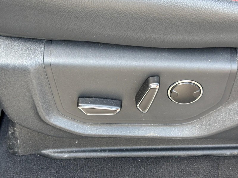 Ford Expedition Max Vehicle Full-screen Gallery Image 18