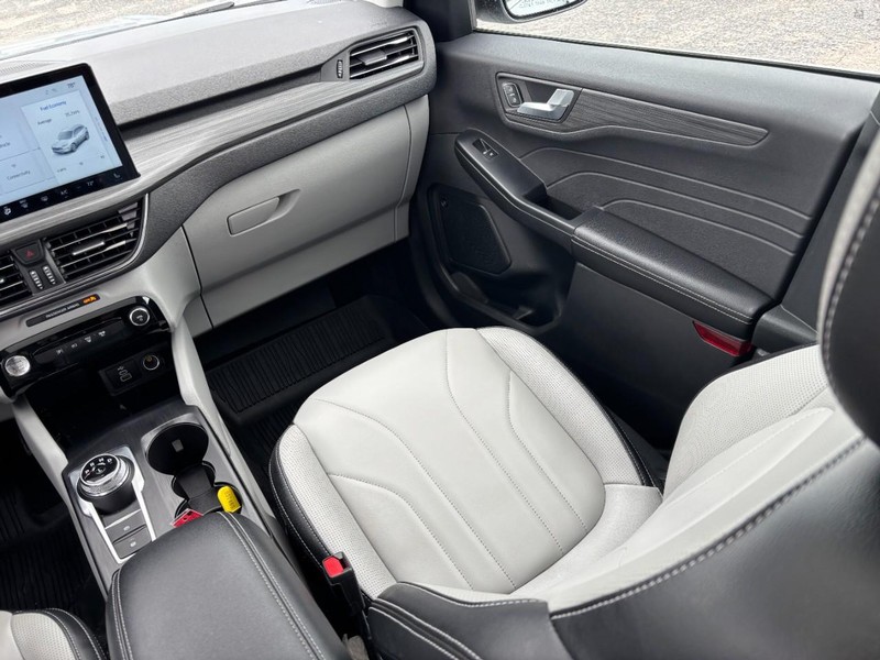 Ford Escape Vehicle Image 16