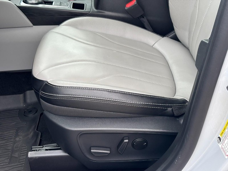 Ford Escape Vehicle Image 17