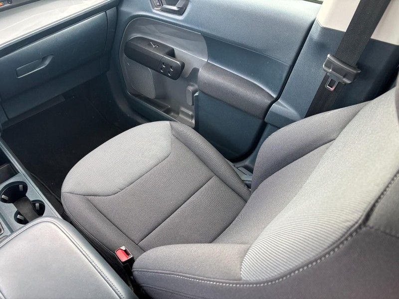 Ford Maverick Vehicle Full-screen Gallery Image 17