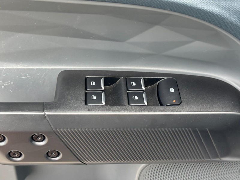 Ford Maverick Vehicle Full-screen Gallery Image 19