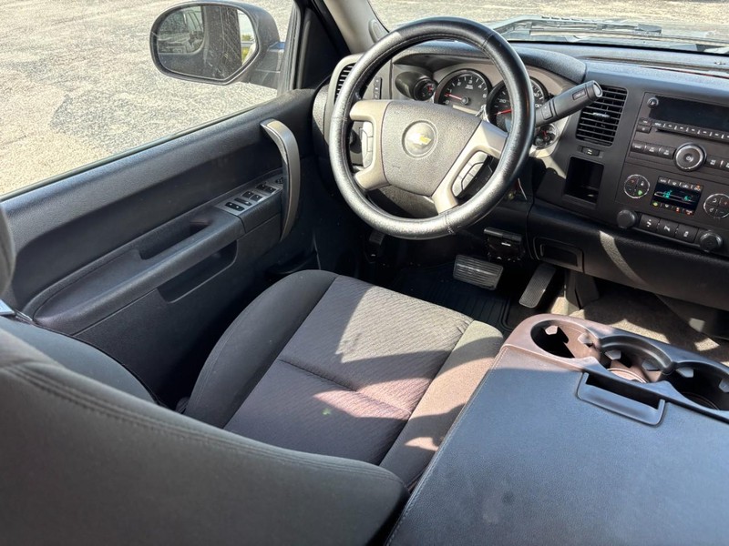 Chevrolet Silverado 1500 Vehicle Full-screen Gallery Image 12