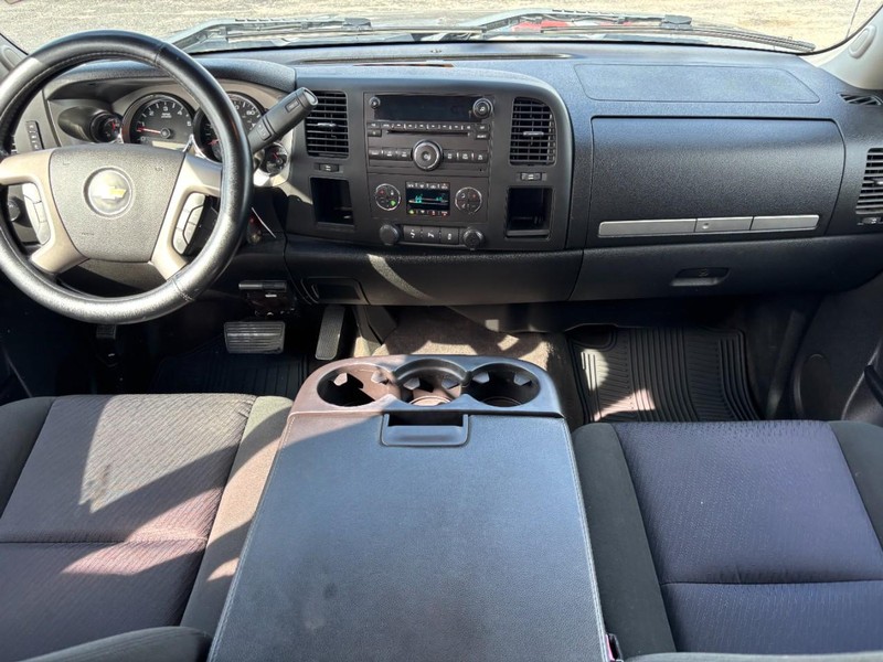 Chevrolet Silverado 1500 Vehicle Full-screen Gallery Image 13