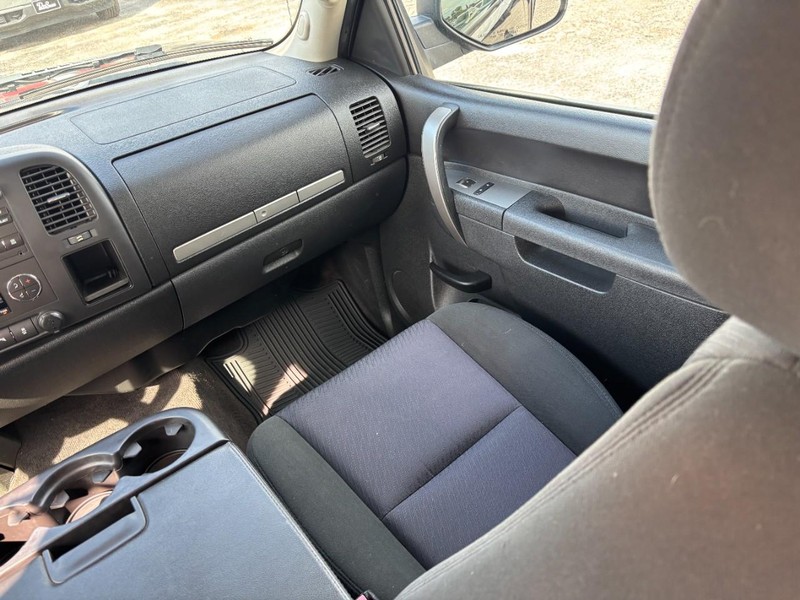 Chevrolet Silverado 1500 Vehicle Full-screen Gallery Image 14