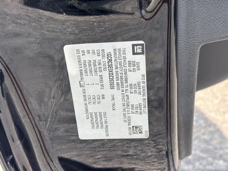 Chevrolet Silverado 1500 Vehicle Full-screen Gallery Image 16