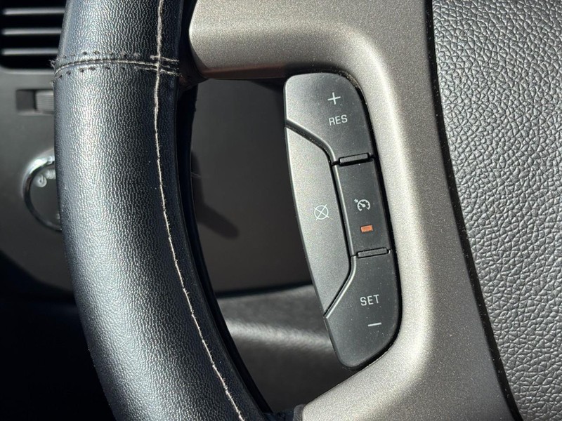 Chevrolet Silverado 1500 Vehicle Full-screen Gallery Image 18