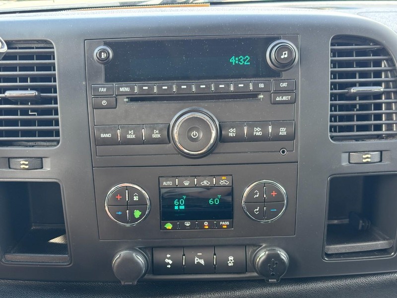 Chevrolet Silverado 1500 Vehicle Full-screen Gallery Image 21