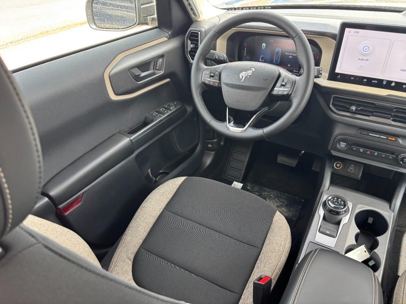 Ford Bronco Sport Vehicle Full-screen Gallery Image 13