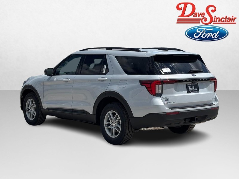 Ford Explorer Vehicle Image 09