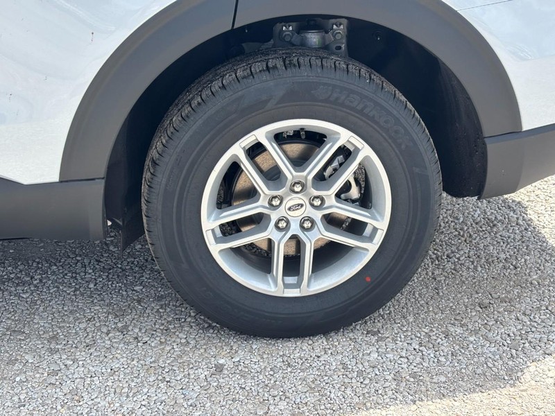 Ford Explorer Vehicle Image 11
