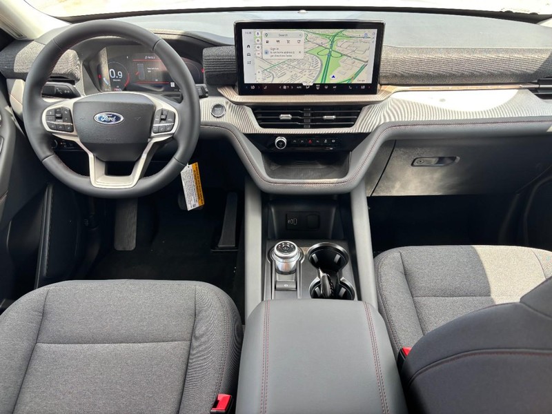 Ford Explorer Vehicle Image 15