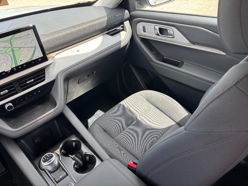 Ford Explorer Vehicle Image 16