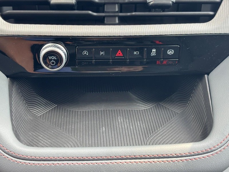 Ford Explorer Vehicle Image 24