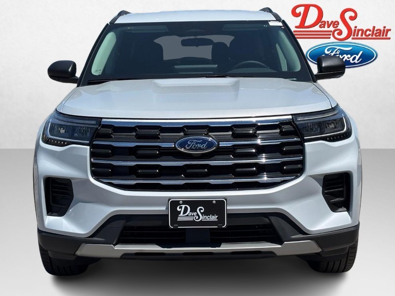 Ford Explorer Vehicle Full-screen Gallery Image 02