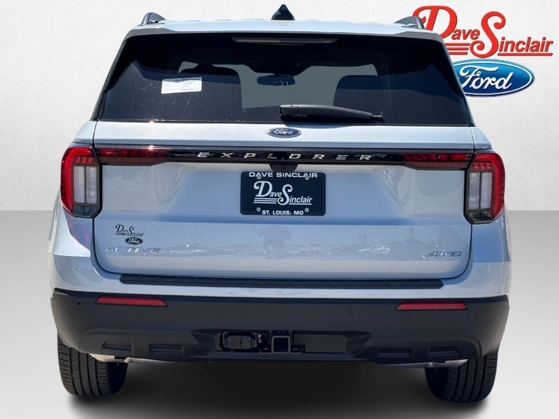 Ford Explorer Vehicle Full-screen Gallery Image 08