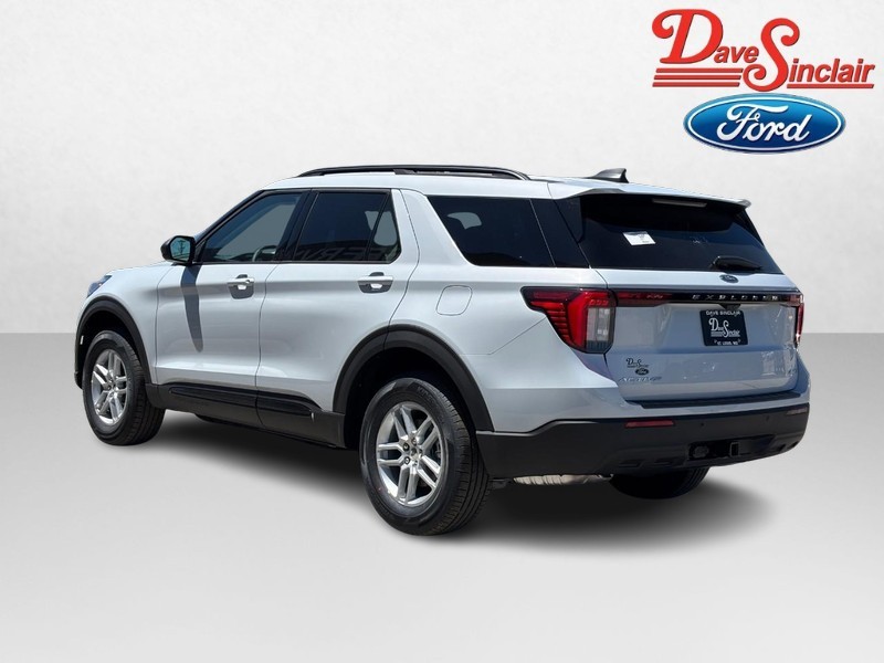 Ford Explorer Vehicle Full-screen Gallery Image 09