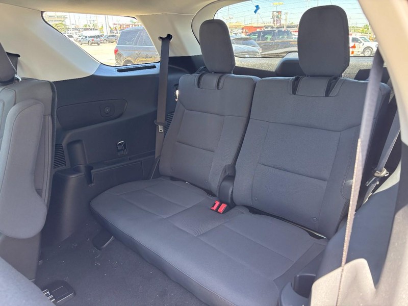 Ford Explorer Vehicle Full-screen Gallery Image 12