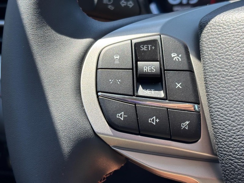 Ford Explorer Vehicle Full-screen Gallery Image 19