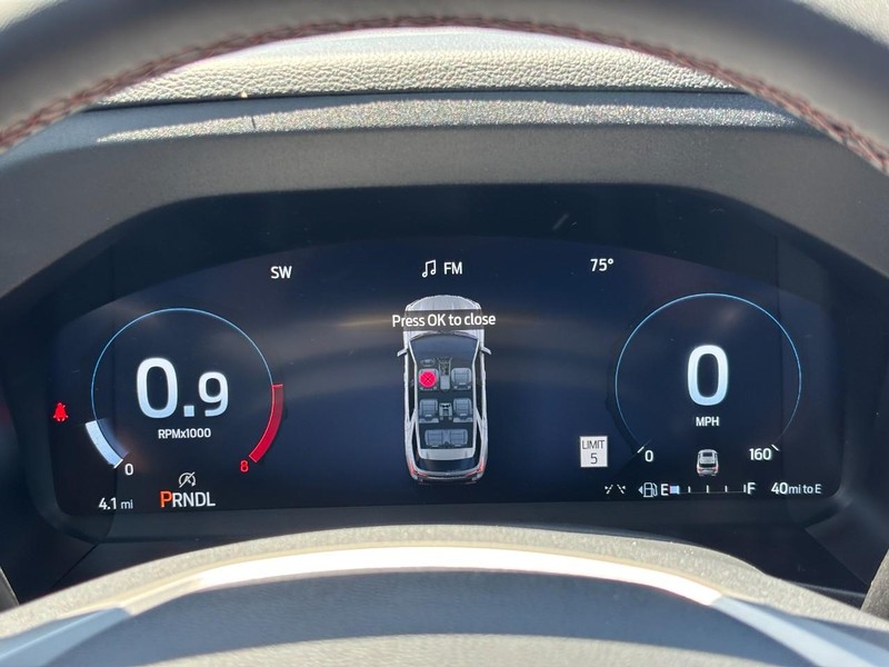 Ford Explorer Vehicle Full-screen Gallery Image 21