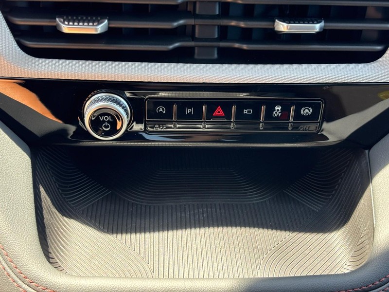 Ford Explorer Vehicle Full-screen Gallery Image 24