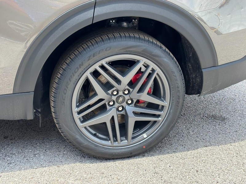 Ford Explorer Vehicle Image 11