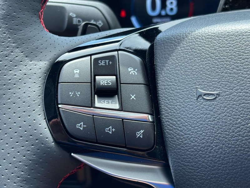 Ford Explorer Vehicle Image 19