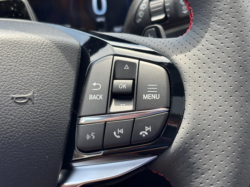 Ford Explorer Vehicle Image 20