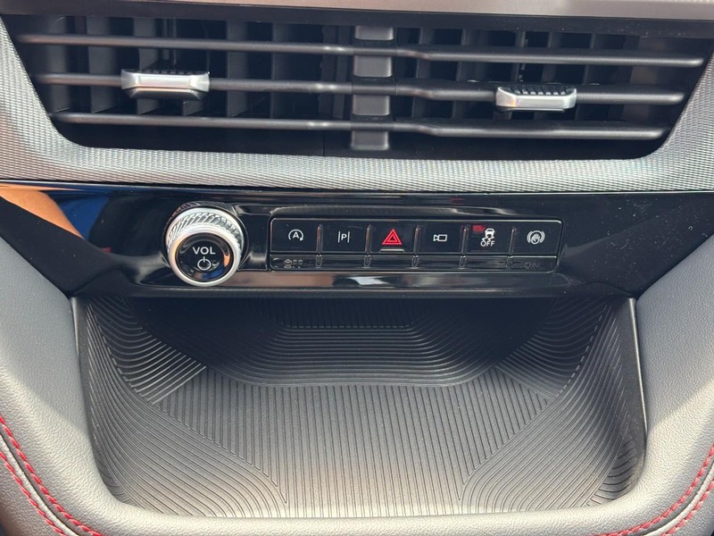 Ford Explorer Vehicle Image 24