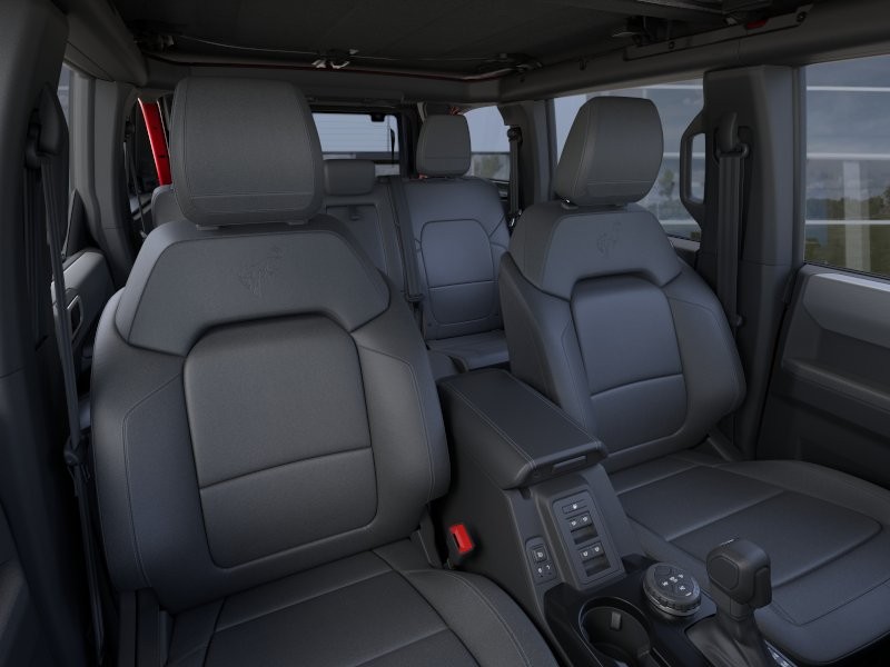 Ford Bronco Vehicle Full-screen Gallery Image 12