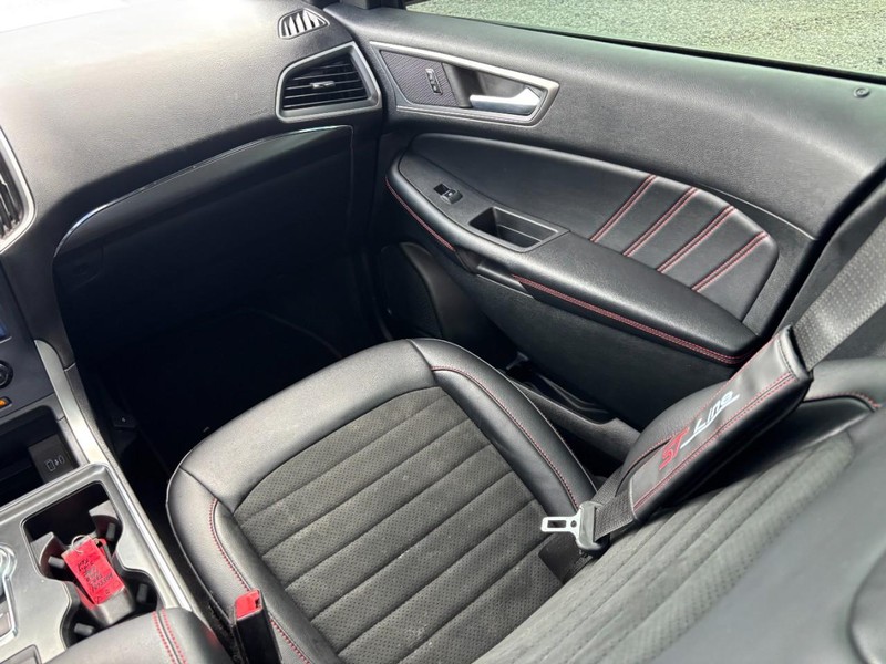 Ford Edge Vehicle Image 16