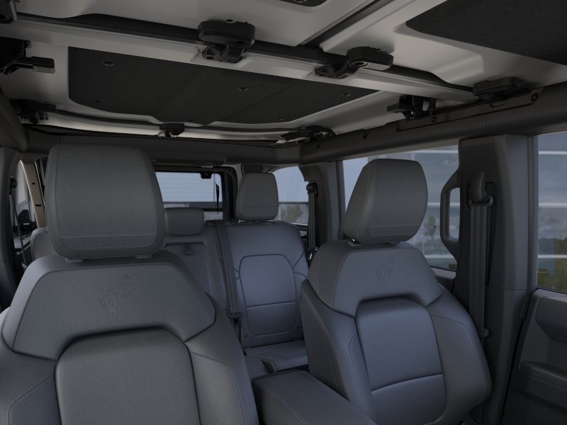 Ford Bronco Vehicle Full-screen Gallery Image 14