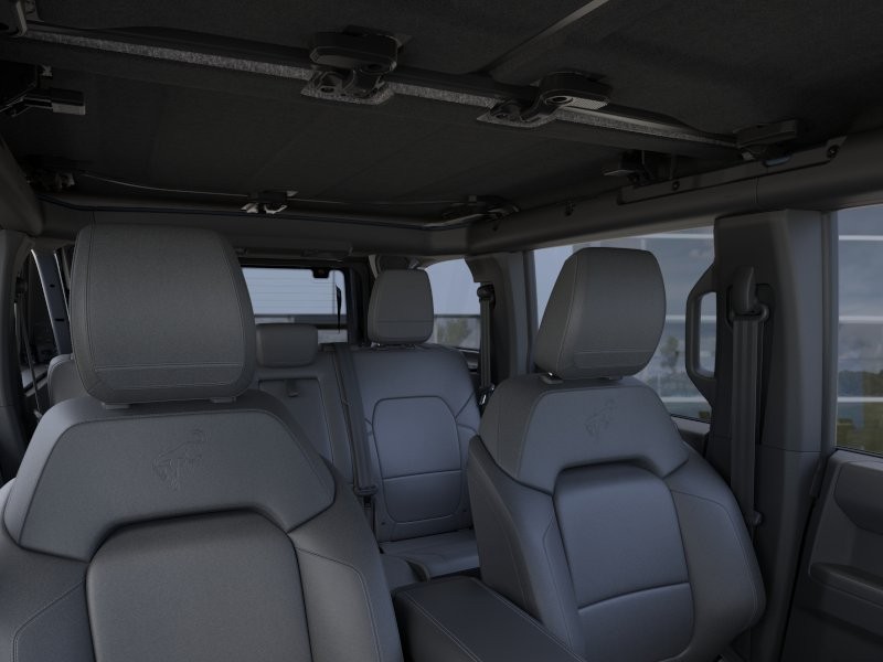 Ford Bronco Vehicle Full-screen Gallery Image 14