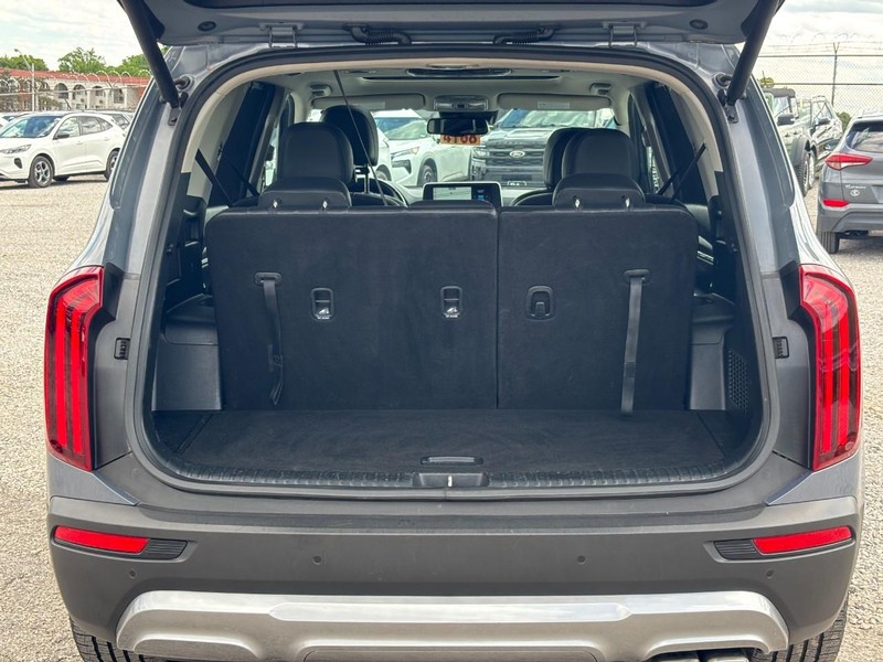 Kia Telluride Vehicle Full-screen Gallery Image 11