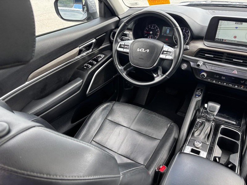 Kia Telluride Vehicle Full-screen Gallery Image 15