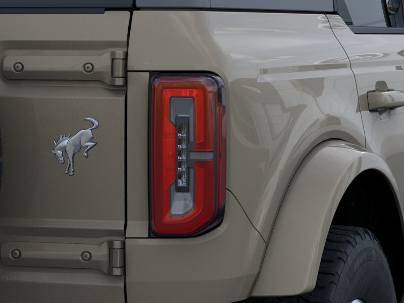 Ford Bronco Vehicle Full-screen Gallery Image 25