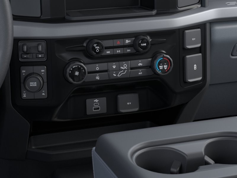 Ford Super Duty F-250 SRW Vehicle Image 17